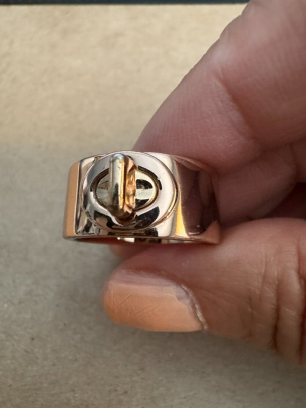 COACH TURN LOCK RING - ROSE GOLD - Picture 2 of 3